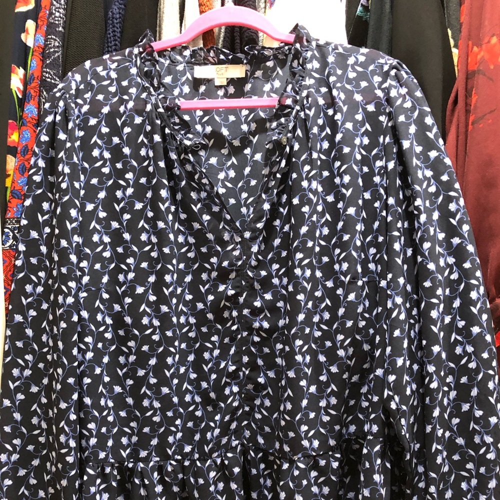 Loft peplum blouse keyhole front with button